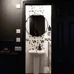 Cambridge House Sleeps 18 *