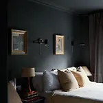 Cambridge House Sleeps 18