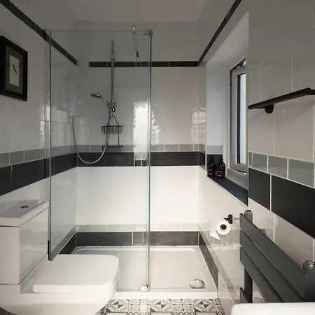 Hébergement de vacances Cambridge House Sleeps 18