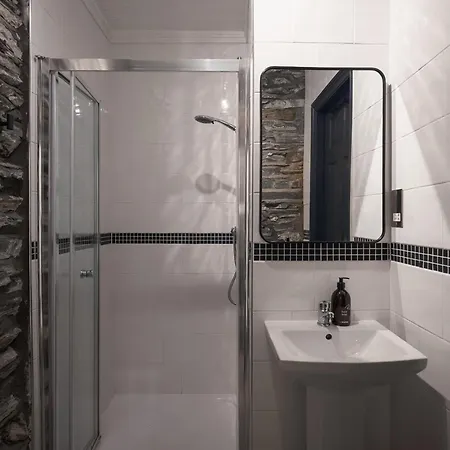 Nyaraló Cambridge House Sleeps 18 Windermere