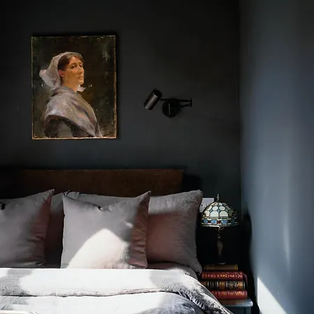 Cambridge House Sleeps 18