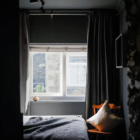 Hébergement de vacances Cambridge House Sleeps 18 *