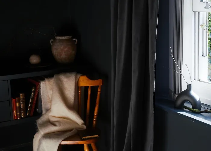 Cambridge House Sleeps 18 *