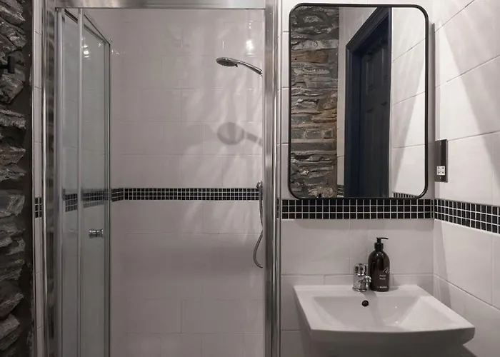 بيت للعطل Cambridge House Sleeps 18 ويندرمير