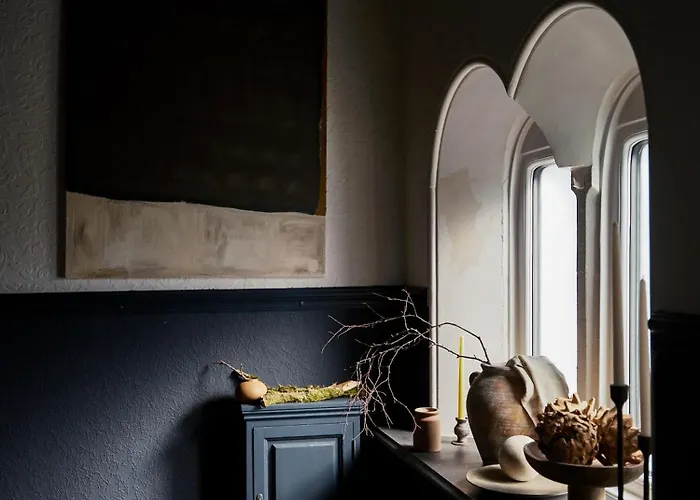 Cambridge House Sleeps 18 *