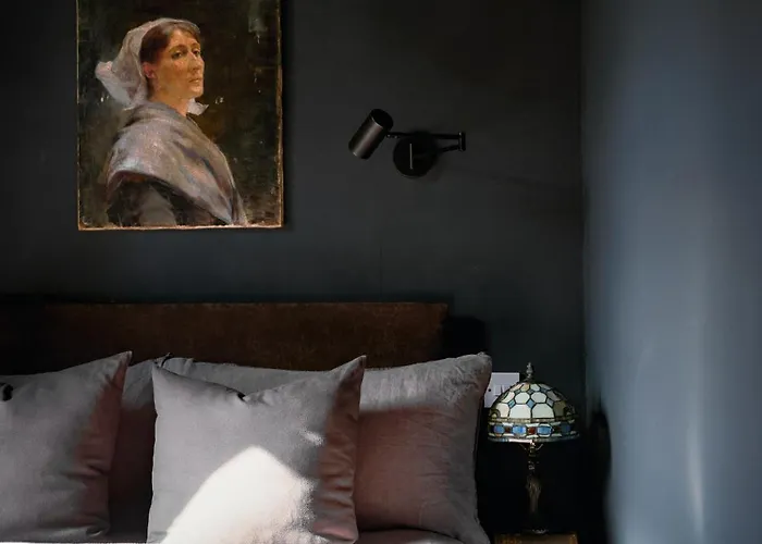 Cambridge House Sleeps 18