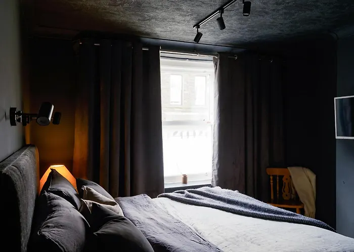 Cambridge House Sleeps 18 بيت للعطل *