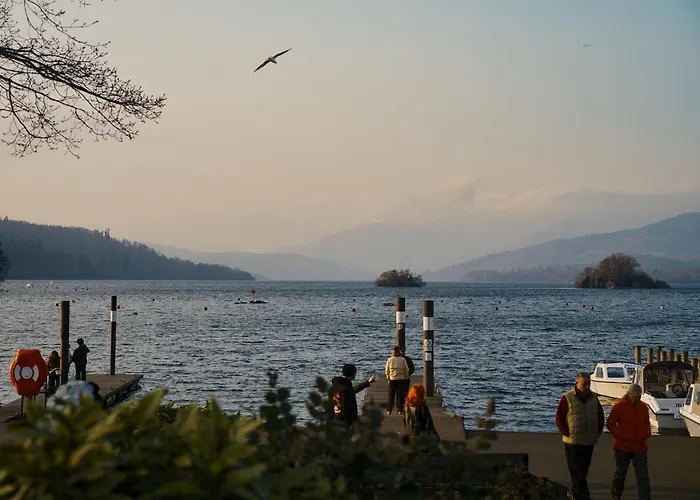 Cambridge House Sleeps 18 بيت للعطل ويندرمير