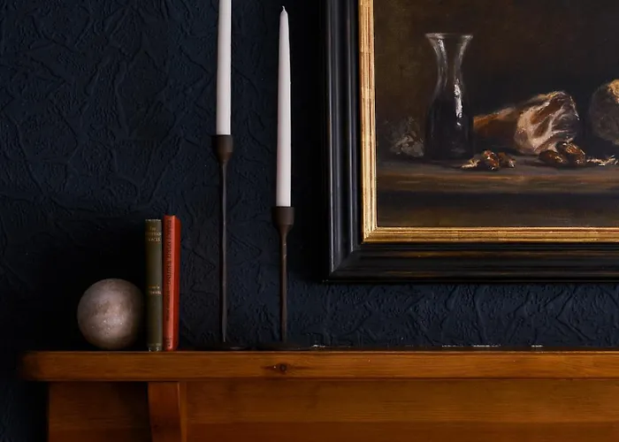 Cambridge House Sleeps 18