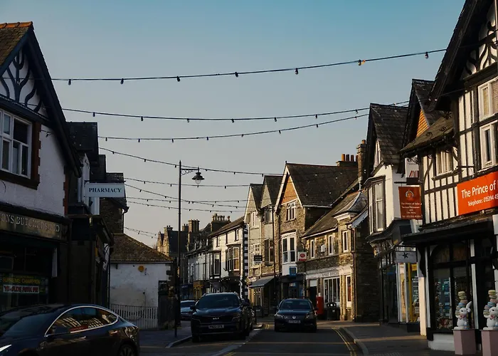 Cambridge House Sleeps 18 ويندرمير