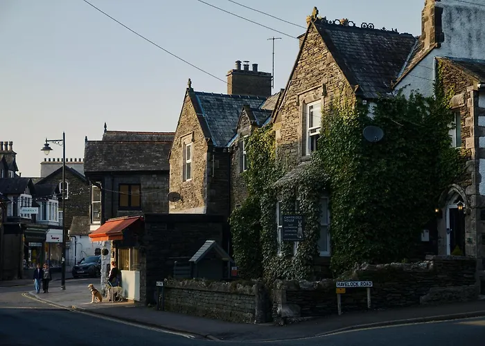 Cambridge House Sleeps 18 بيت للعطل ويندرمير