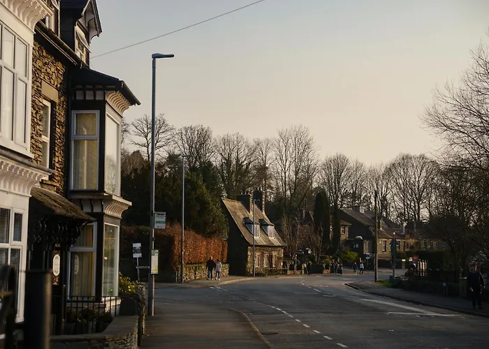 بيت للعطل Cambridge House Sleeps 18 ويندرمير