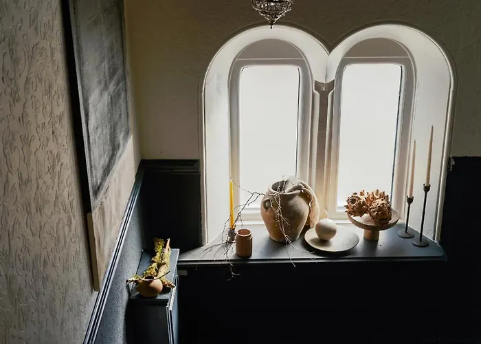 Cambridge House Sleeps 18