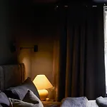 Cambridge House Sleeps 18 בית נופש ווינדרמר