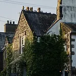 Cambridge House Sleeps 18 בית נופש ווינדרמר