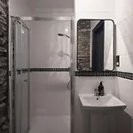 בית נופש Cambridge House Sleeps 18 ווינדרמר