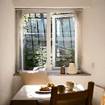 Cambridge House Sleeps 18 בית נופש *