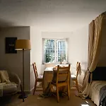 Cambridge House Sleeps 18 ווינדרמר
