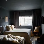 Cambridge House Sleeps 18 ווינדרמר