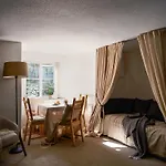 Cambridge House Sleeps 18 בית נופש
