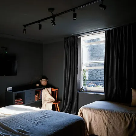 Cambridge House Sleeps 18 בית נופש ווינדרמר